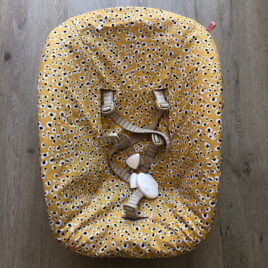 Stokke Newborn hoes Panter oker geel
